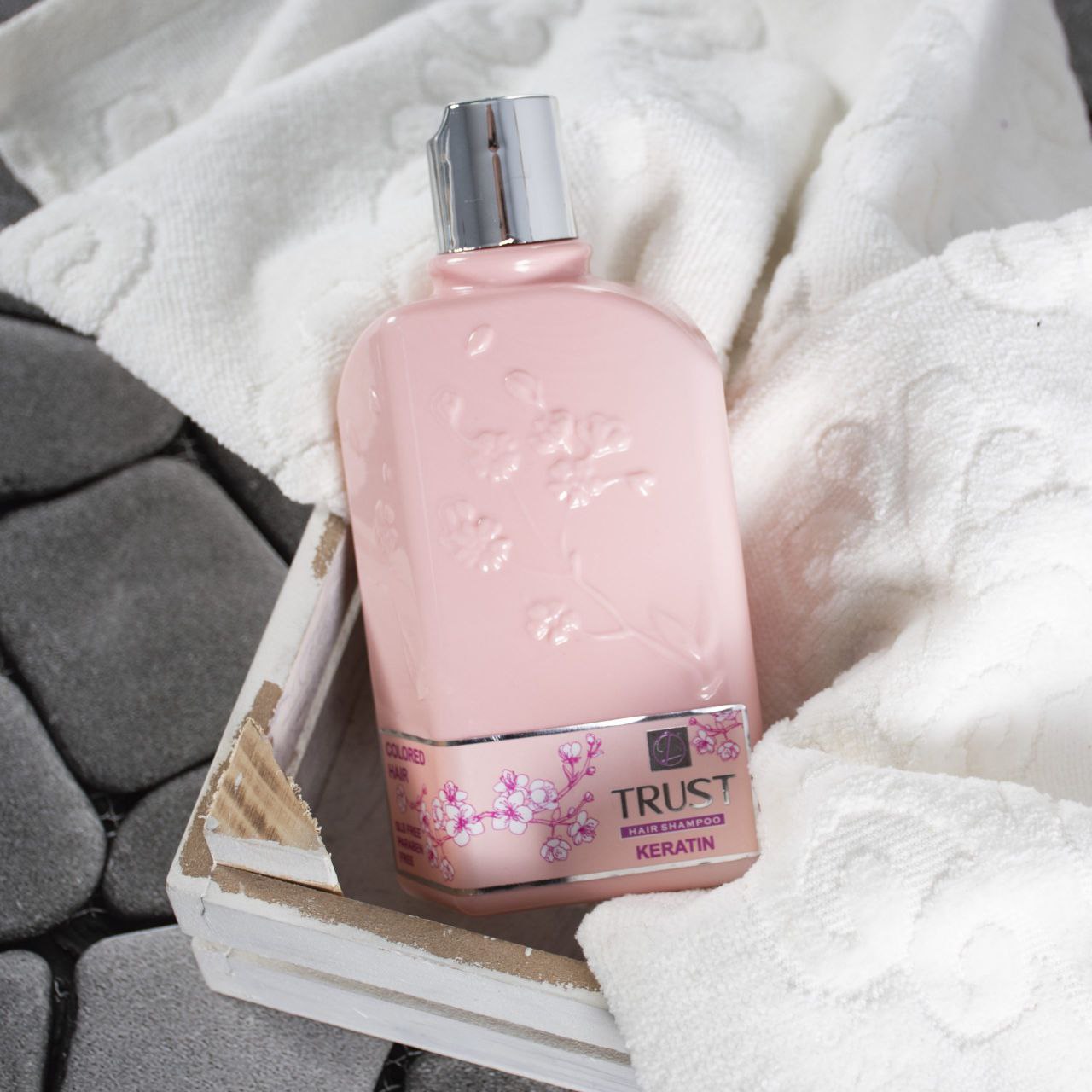 بازسازی موهای آسیب دیده فاقد سولفات و تثبیت رنگ مو