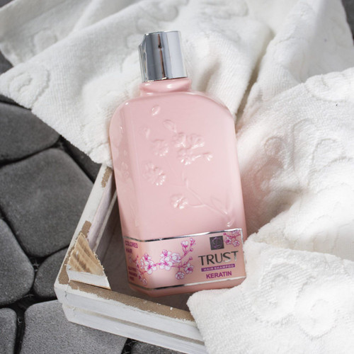 بازسازی موهای آسیب دیده فاقد سولفات و تثبیت رنگ مو