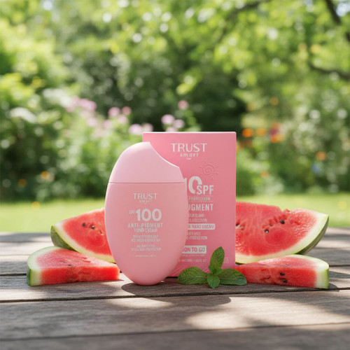 ضد افتاب سبک با جذب سریع ، برطرف کننده انواع لک های پوستی، محافظت دربرابر uva و uvb، جلوگیری از لک های ناشی از افتاب