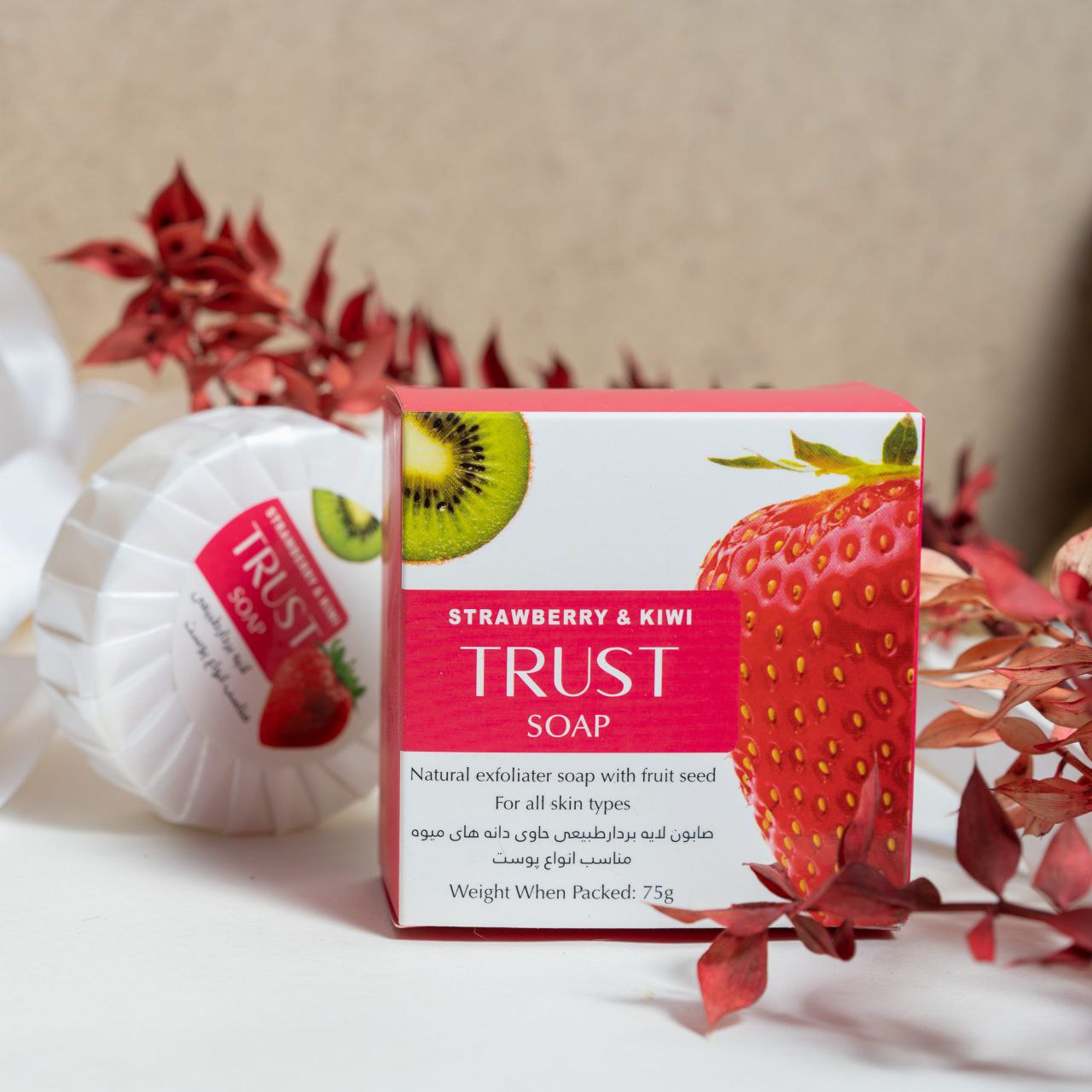 لایه بردار ملایم پوست و نرم کننده با دانه های میوه